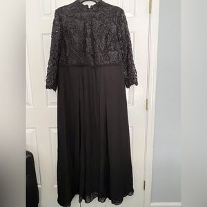 NWT JJ’s House Formal Lace and Chiffon Gown